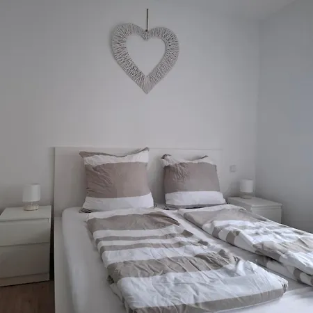 Umgeben Von Seen Und Waeldern *