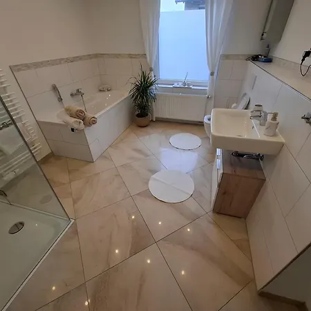 Umgeben Von Seen Und Waeldern