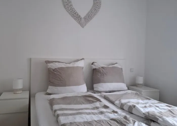 Umgeben Von Seen Und Waeldern *