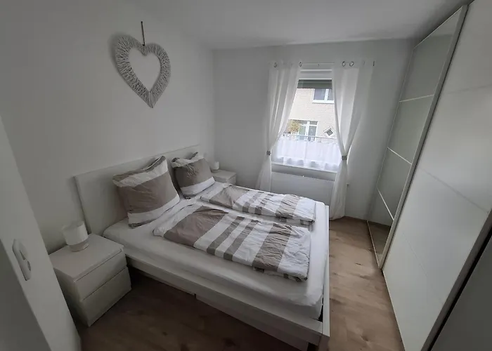 Umgeben Von Seen Und Waeldern Brühl