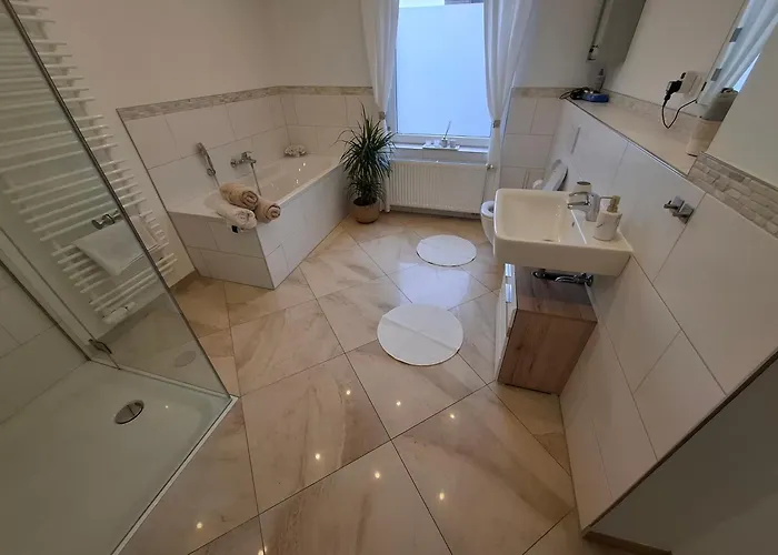 Umgeben Von Seen Und Waeldern